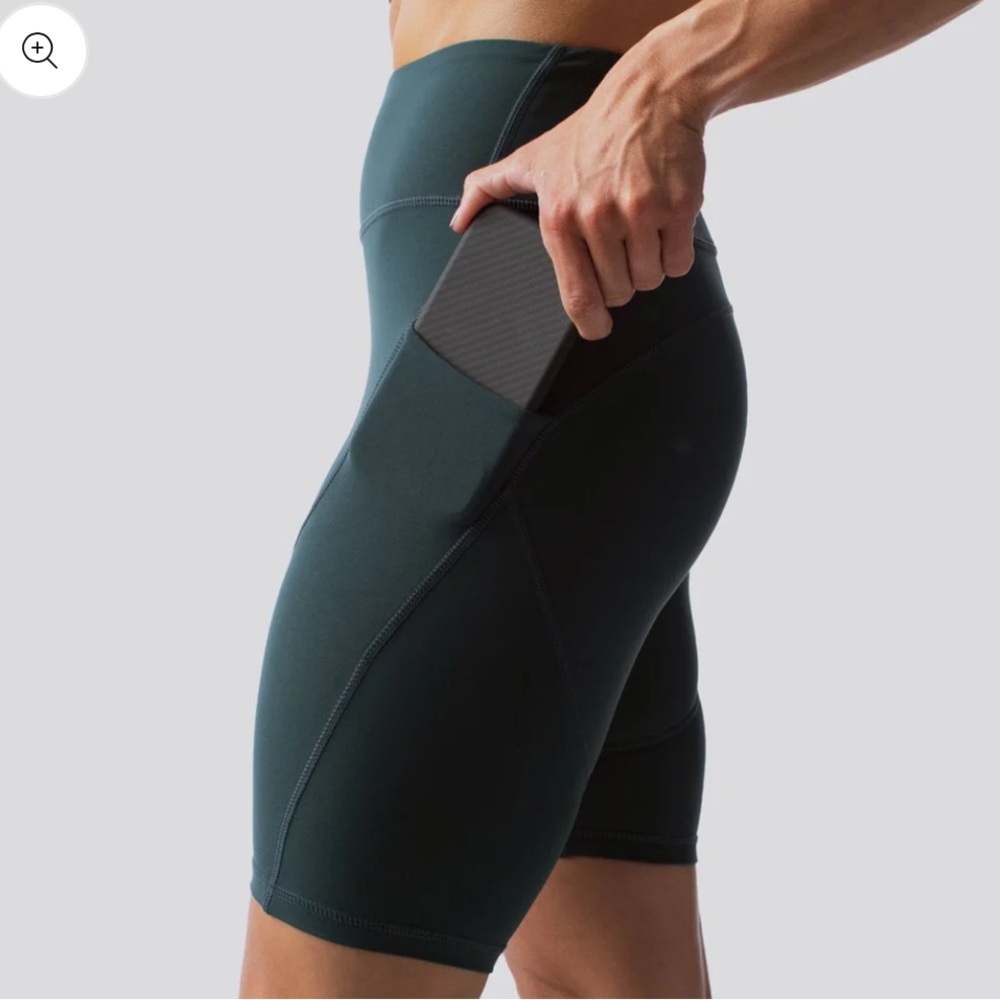 Born Primitive Cadence Short Black Medium EUC